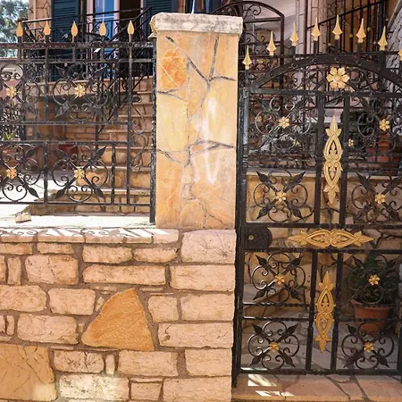 La Maison Au Village Avliótesz